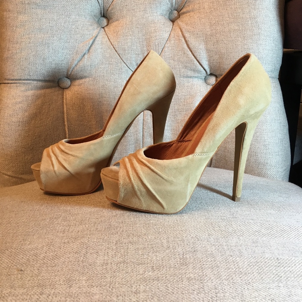 ⚠️Last Call⚠️BNIB Aldo Sorgun Peep Toe Heels Taupe