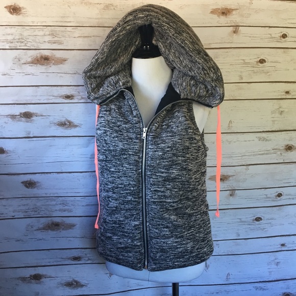 💚 Cozy Vest - Picture 2 of 6