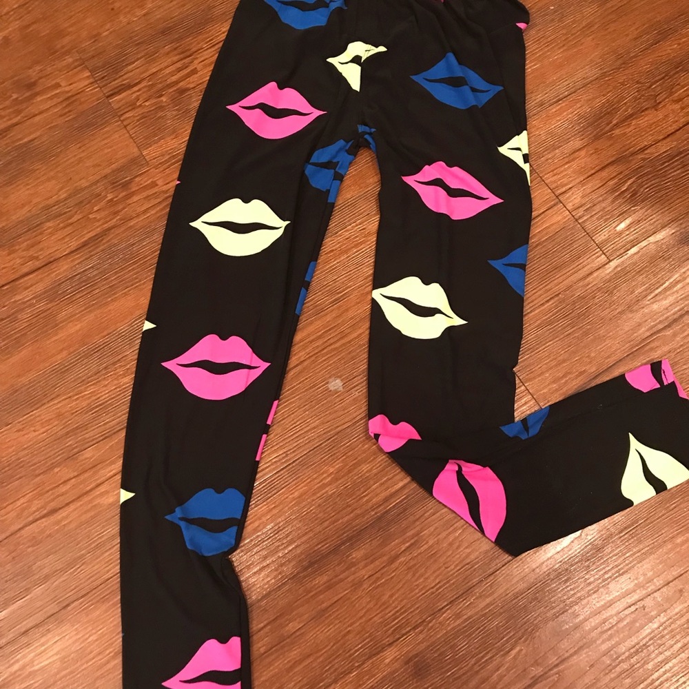 Cute Lip leggings!!