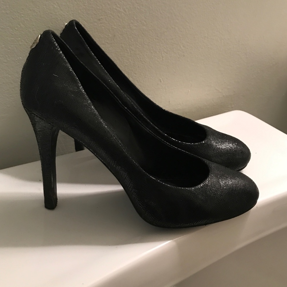 Womens black shimmer BCBG pumps