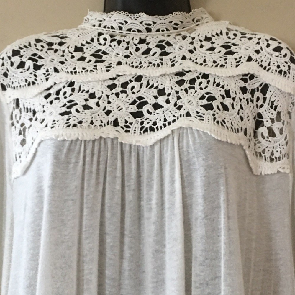 Off white crochet top 18/20