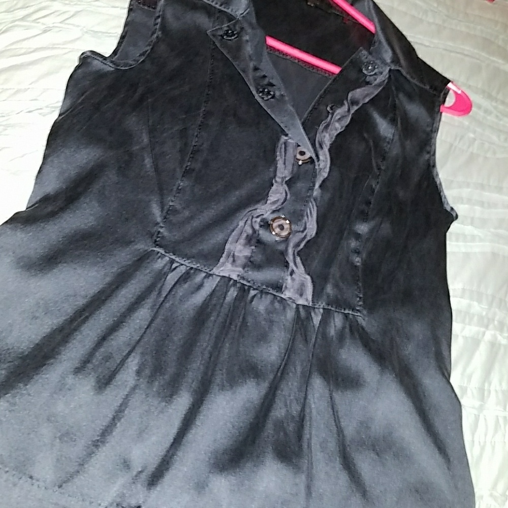 Elie Tahari silk button up ruffled collared tank