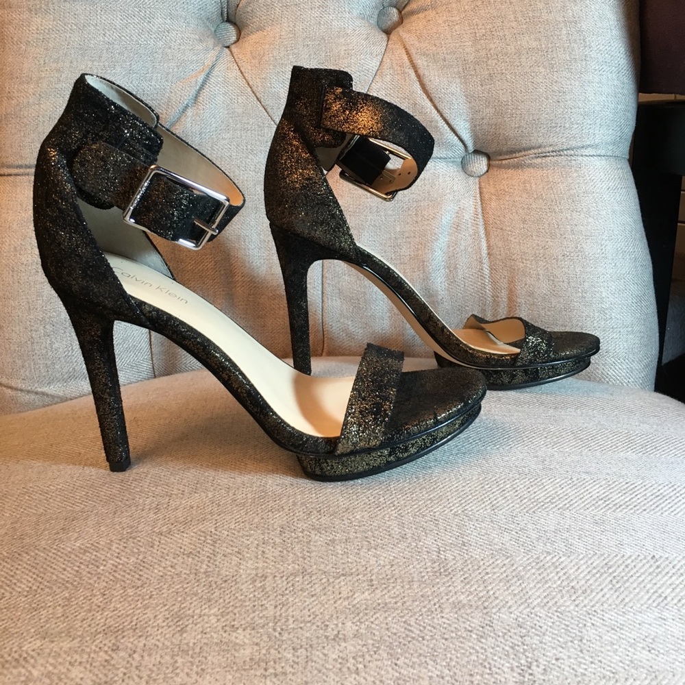 NWOB Calvin Klein Vivian Heel Strappy Sandals 6.5