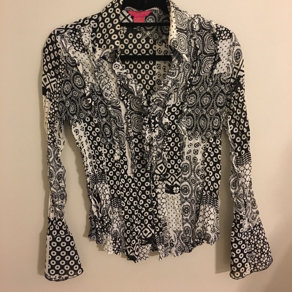 Black & white patterned blouse