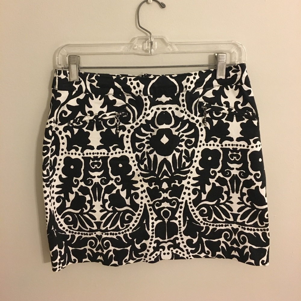Black and white H&M mini skirt