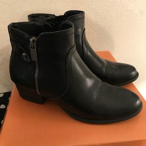 Unisa Boots Size 6.5
