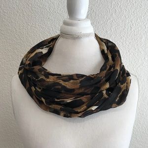 Leopard infinity scarf