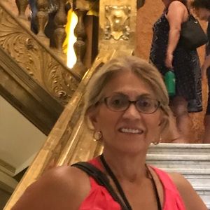 Meet your Posher, Iris