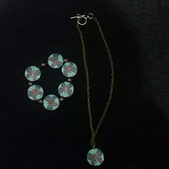 2/3RDS DESIGNS Handmade butterfly set - Picture 2 of 4