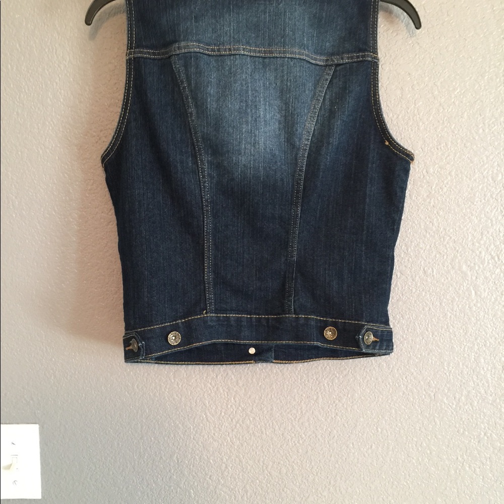 Vest - Picture 2 of 2
