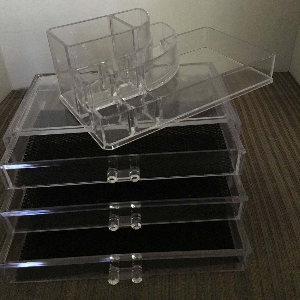 Makeup organizer