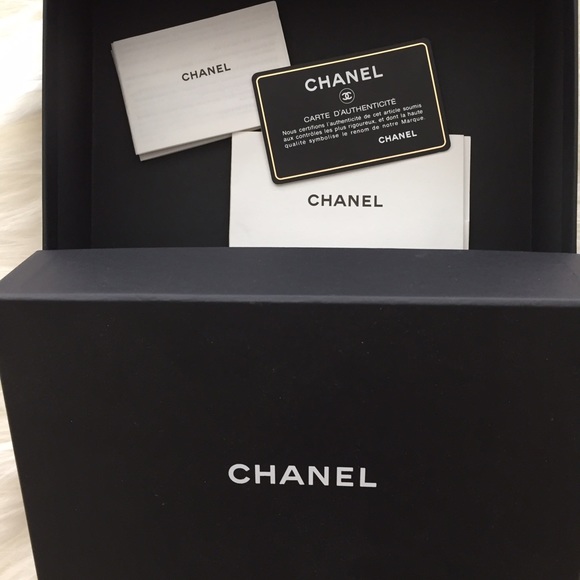SOLD!!!!! Chanel caviar timeless wallet on chain - Picture 5 of 8
