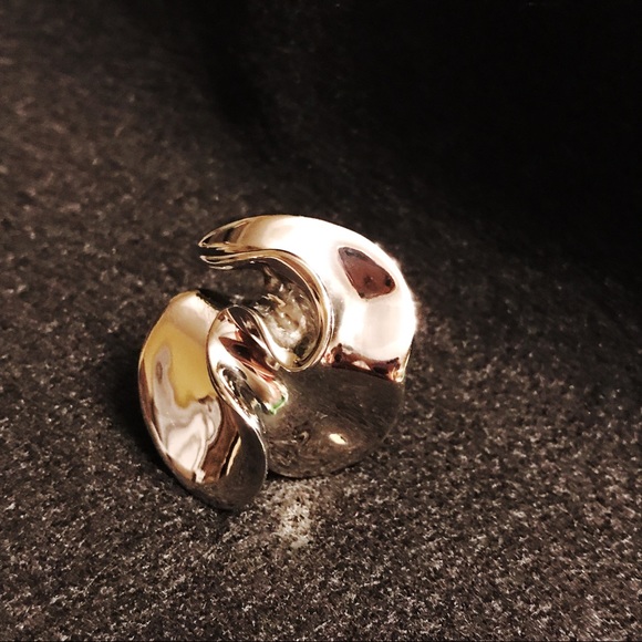 Stainless steal flower ring - Picture 2 of 6