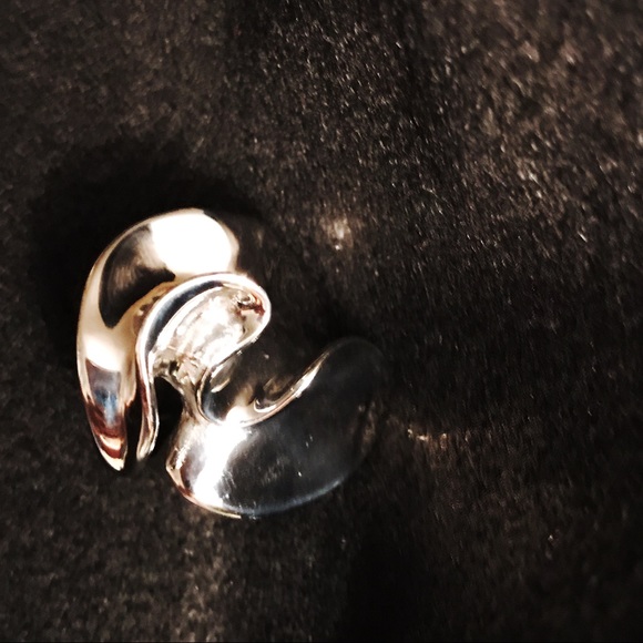 Stainless steal flower ring - Picture 3 of 6