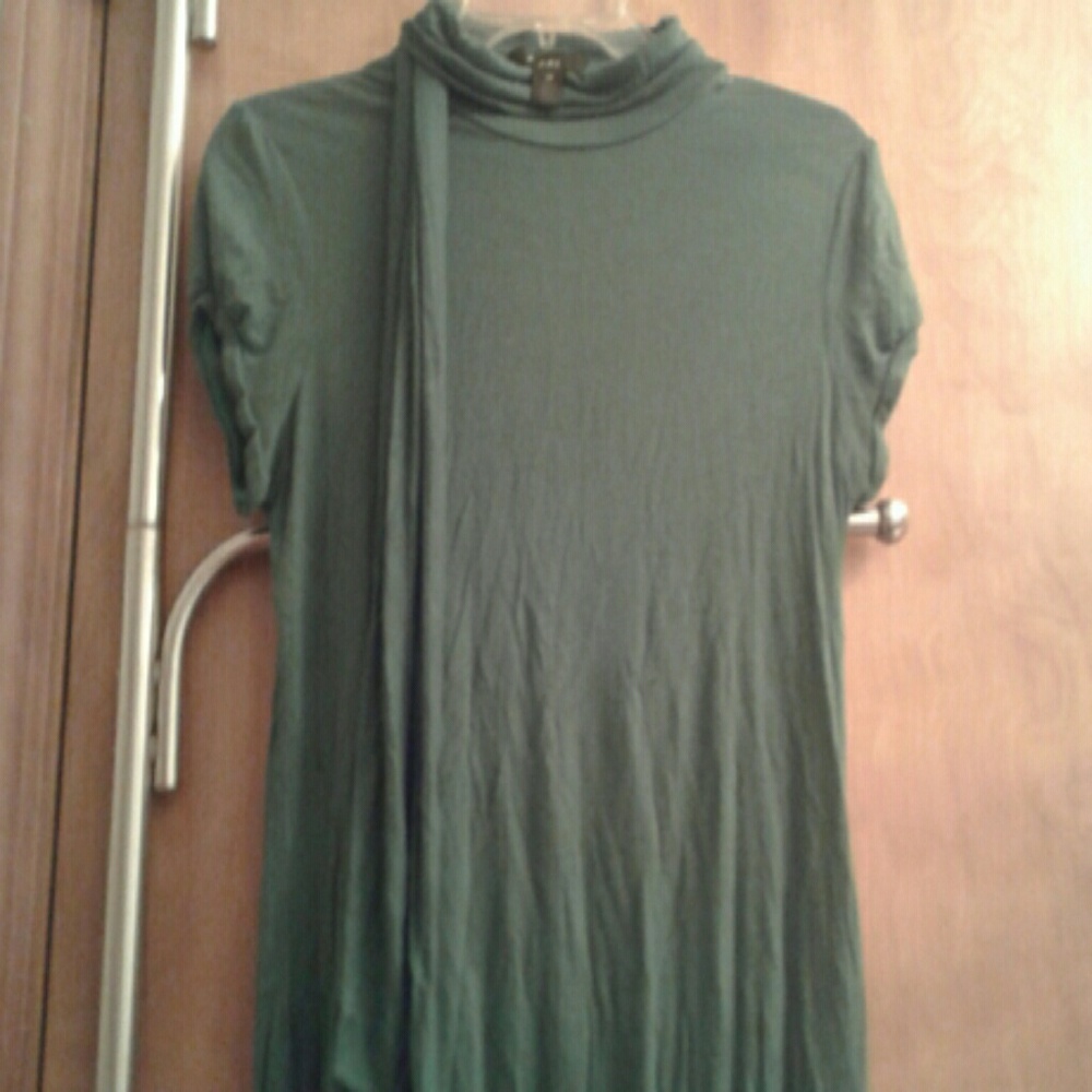 Turtle neck with scrunched waist