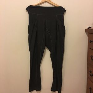 Joggers Lululemon size 6