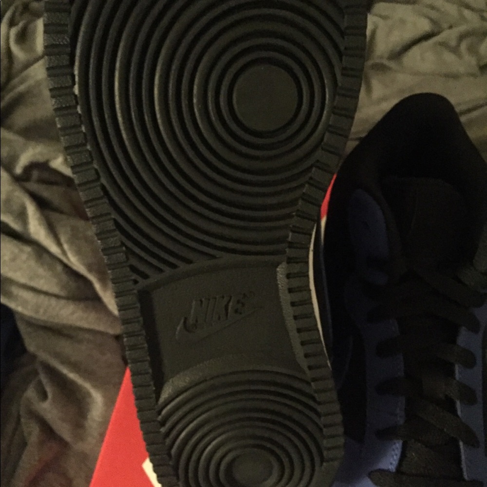 Nike - Picture 3 of 4