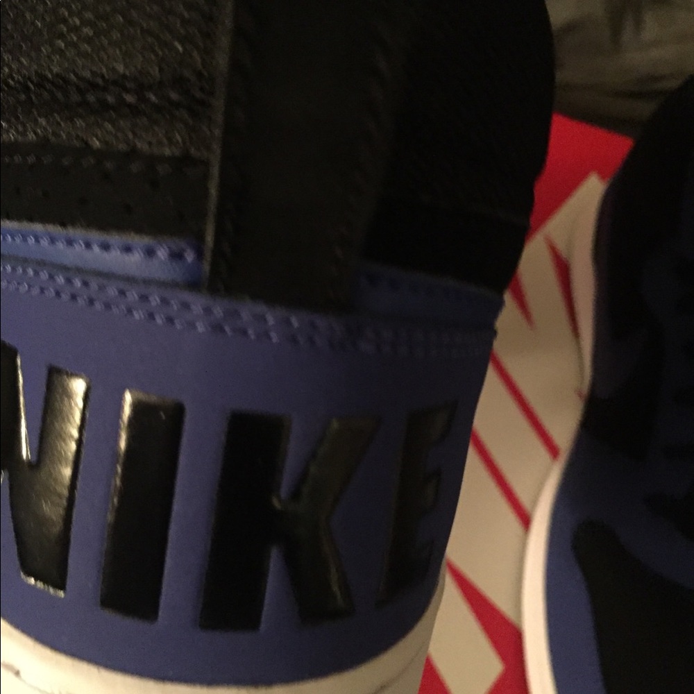 Nike - Picture 4 of 4