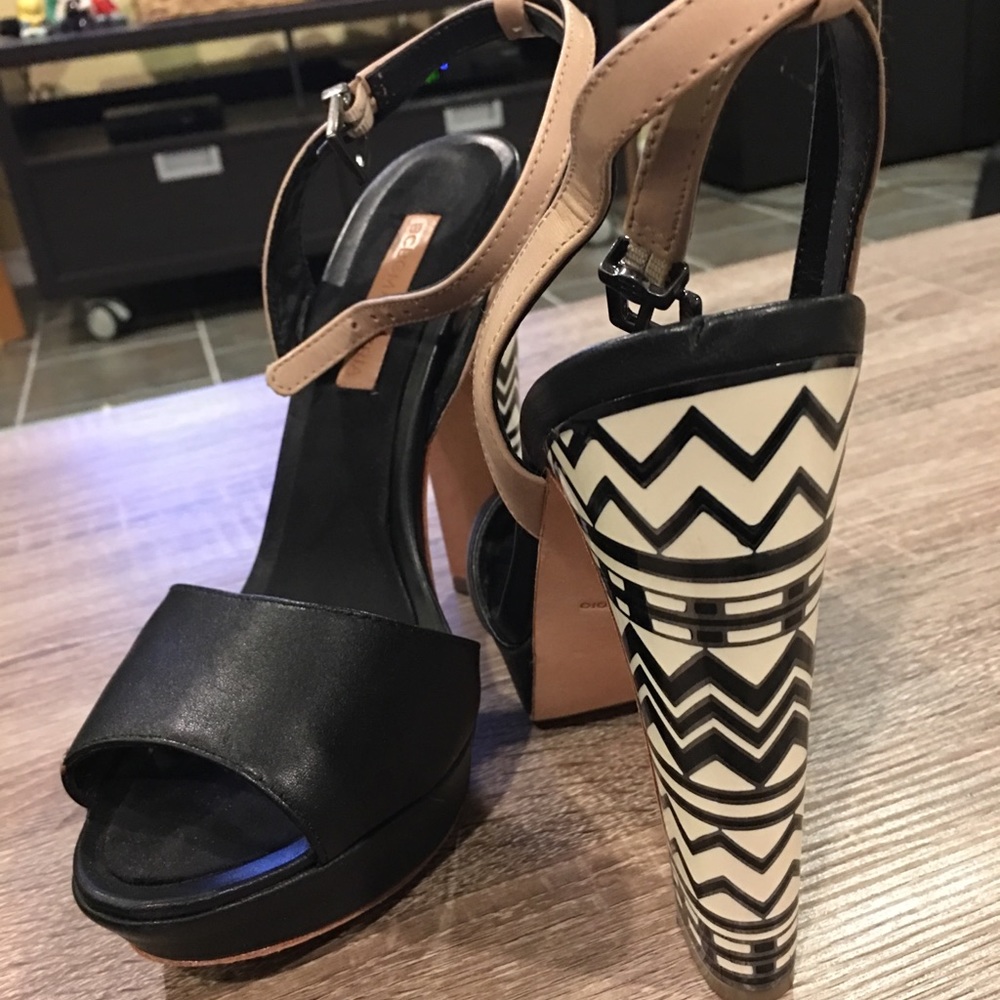 BCBG Maxazria black leather enamel marcel 8