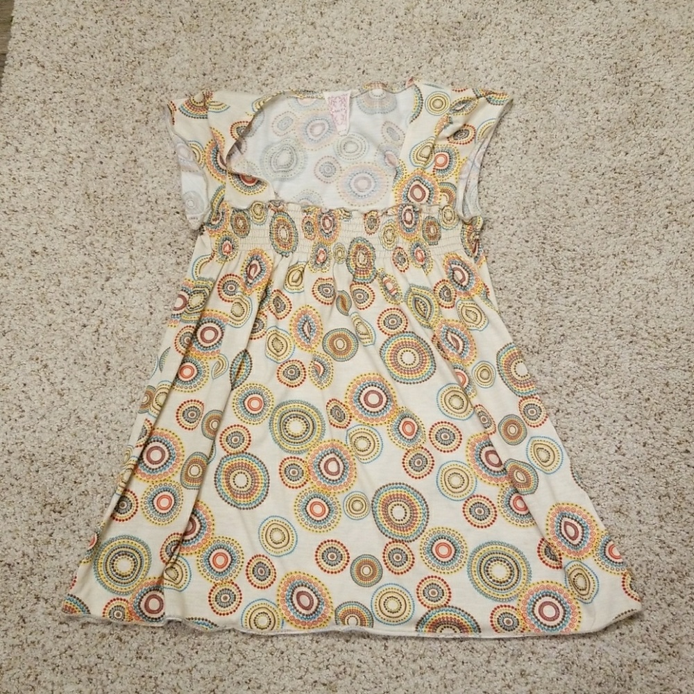 5/$25  Cute top with circle designs