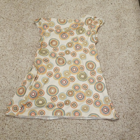 5/$25 Cute top with circle designs - Picture 3 of 3