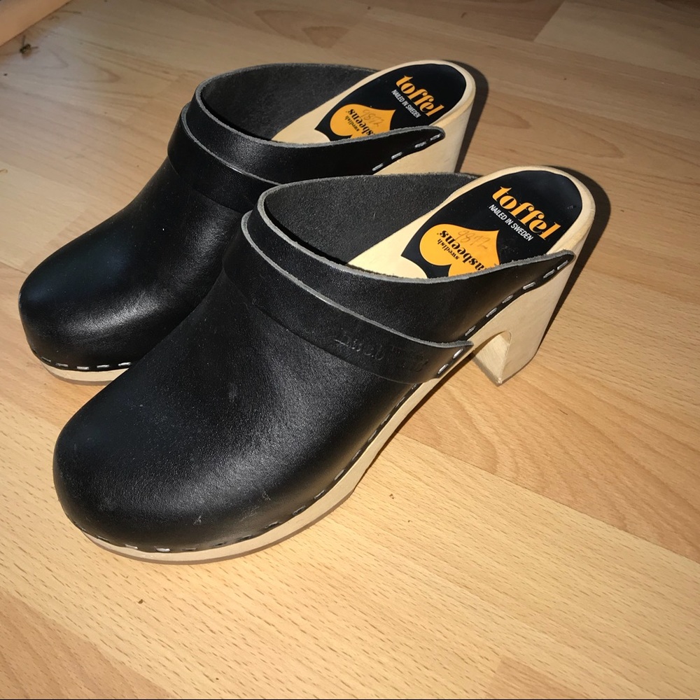 EUC Swedish Hasbeens size 7