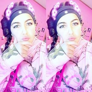 Meet your Posher, Larissa