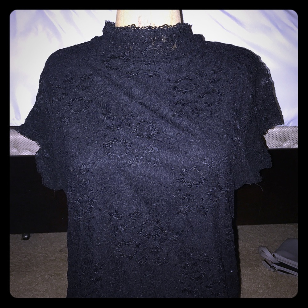 Lace Mockieneck Tee