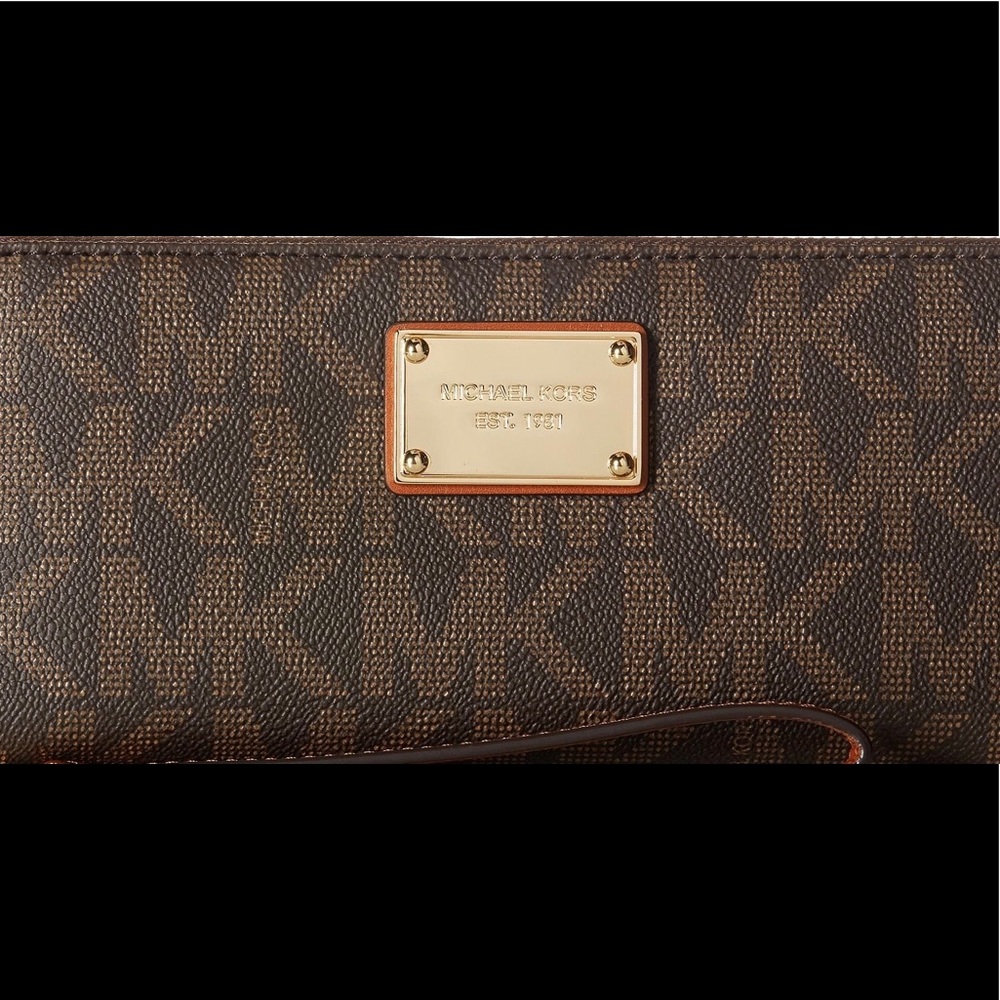 Michael kors jet set logo wallet