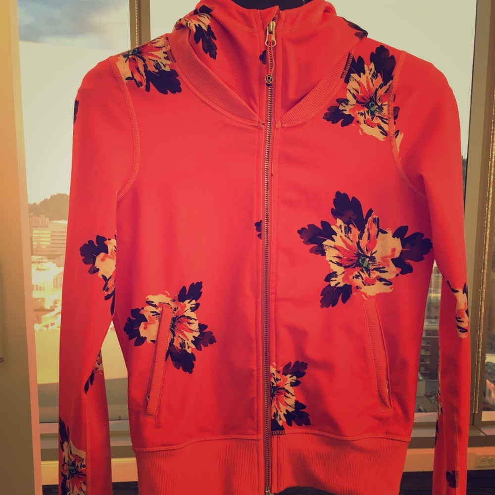 Size 2 lululemon Jacket with adorable back