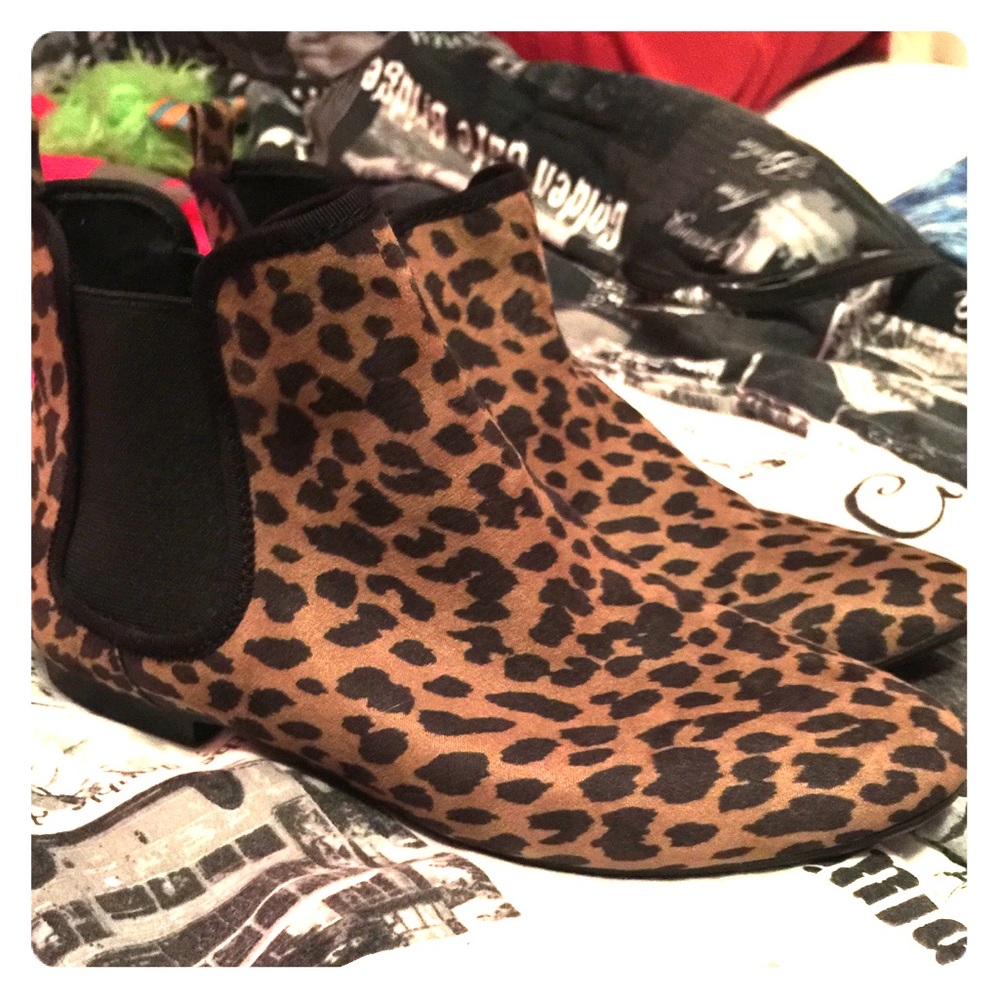 Old Navy leopard booties