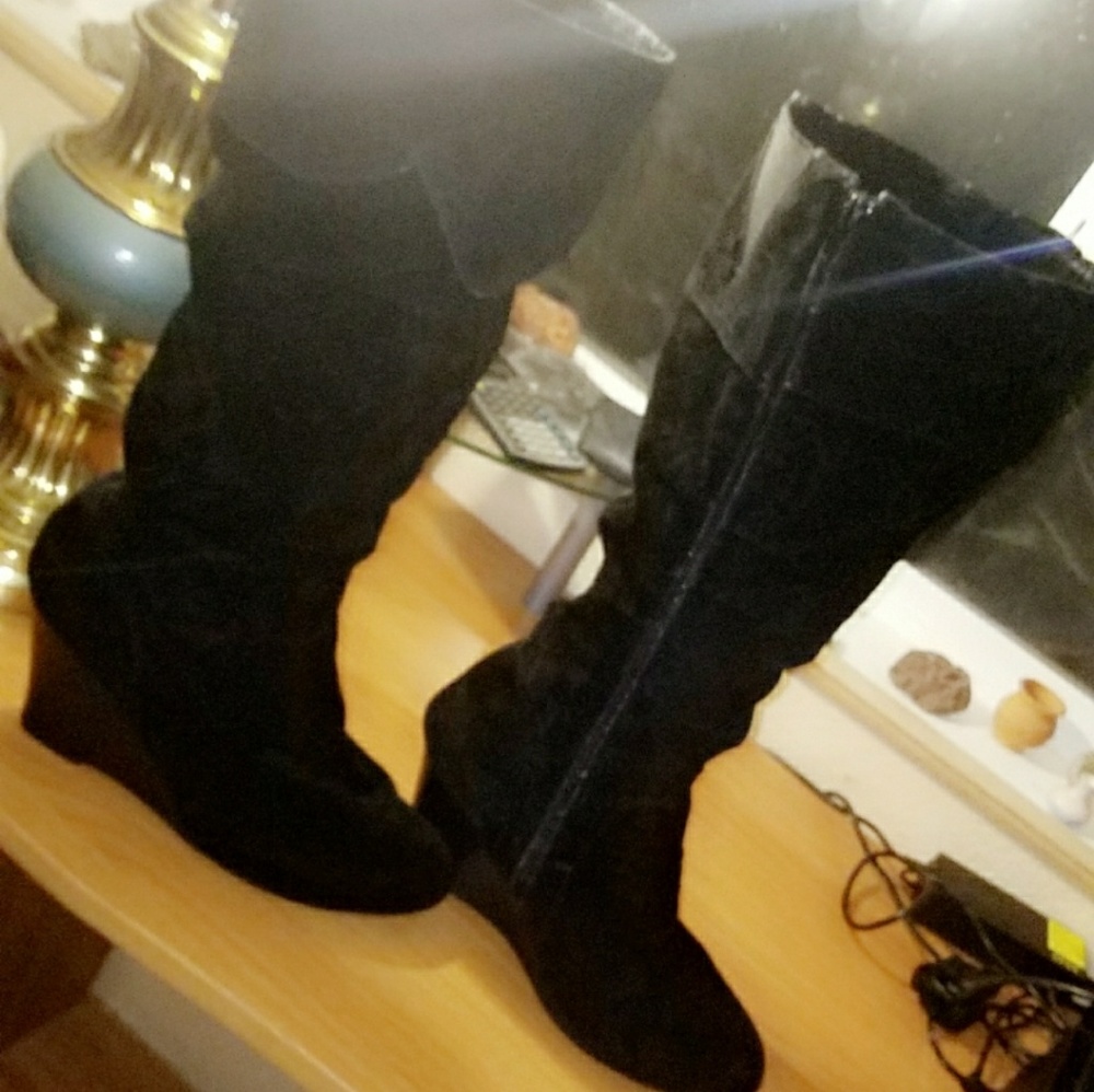 Wedged boots