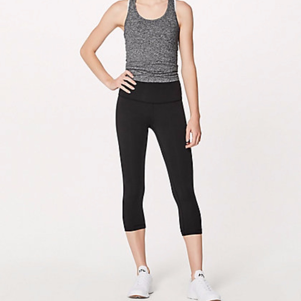Lululemon Black Wunder Under Pant cropped size 6