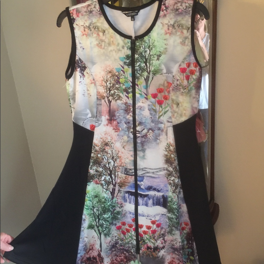 Sleeveless floral Dress in Large NWOT
