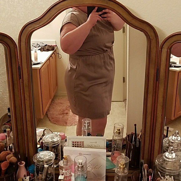 Old Navy Dresses & Skirts - Brown Tan Two tiered swing dress with pockets