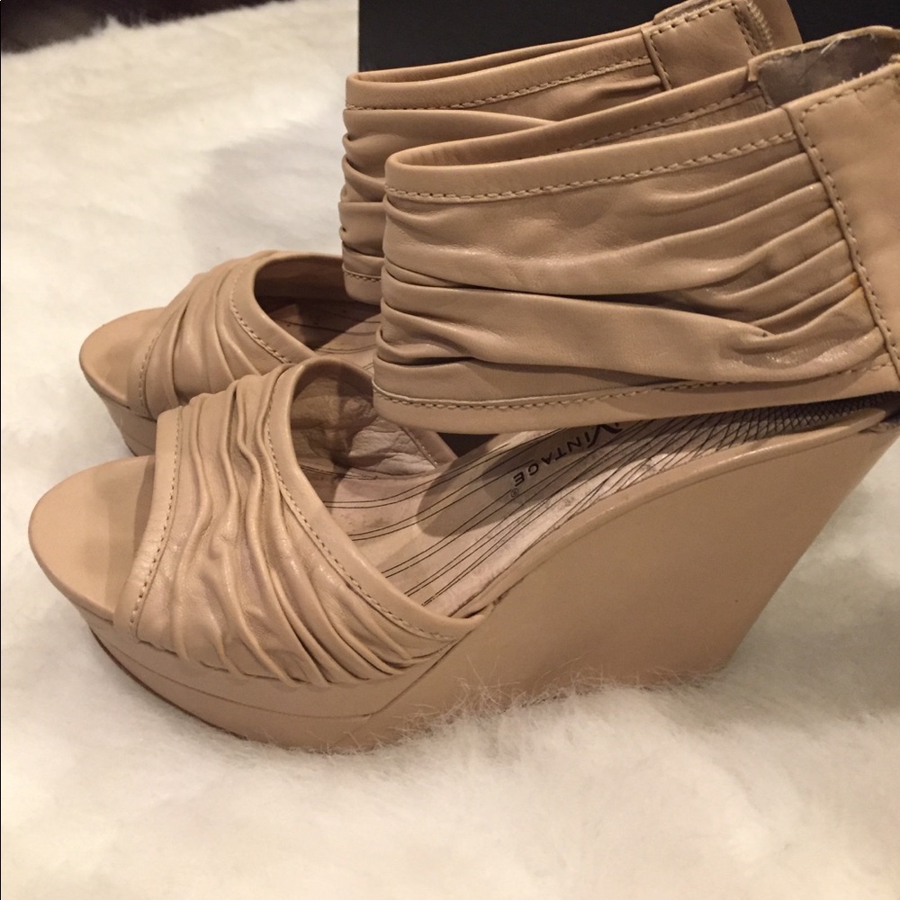 Nude Wedges