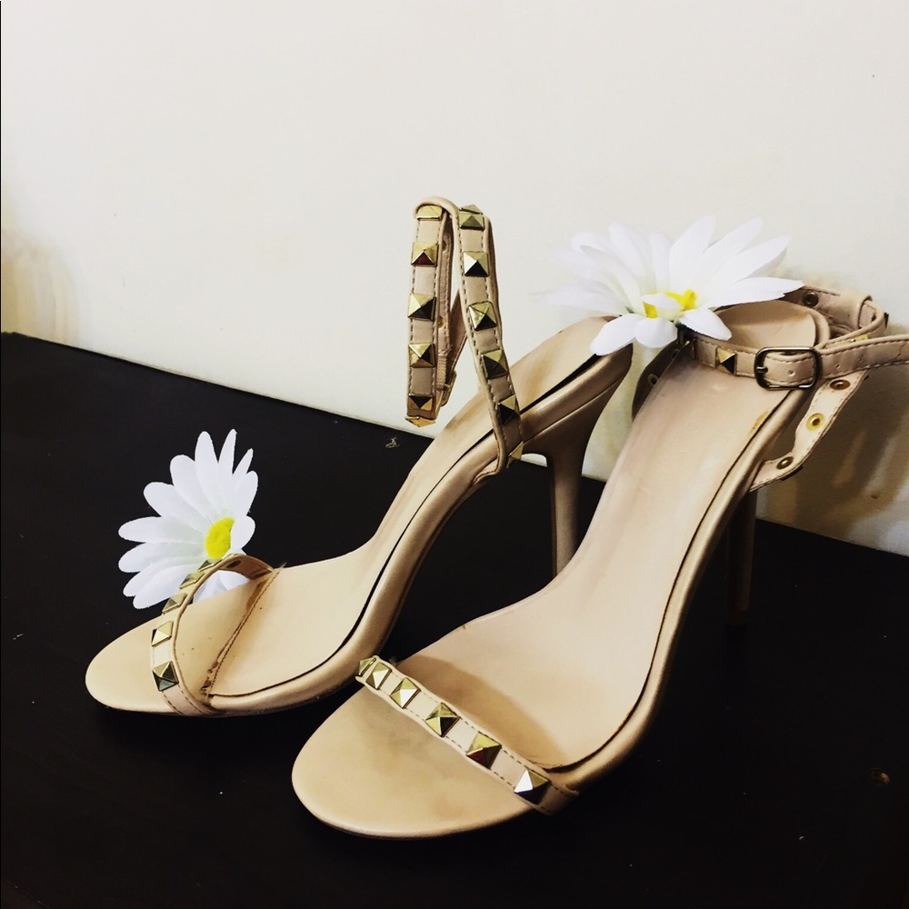 🌿{5 for $25}  Studded strappy heels - Nude