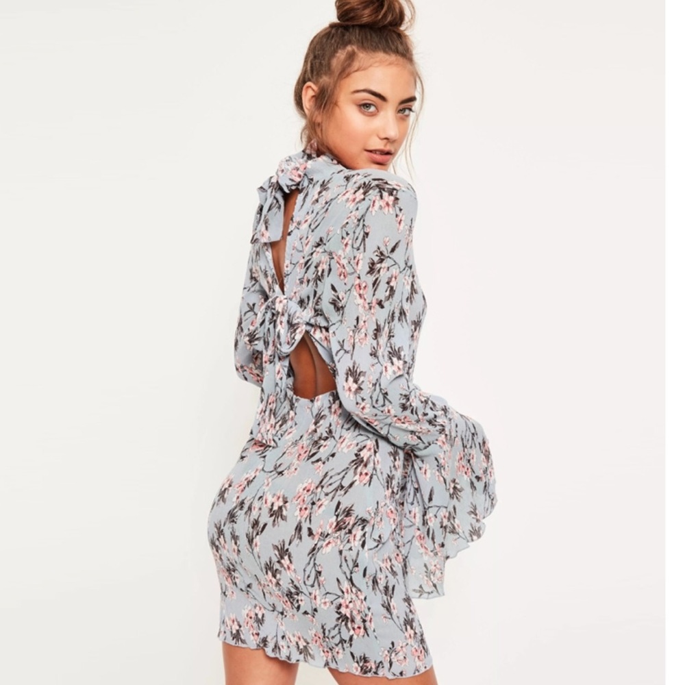 ✨HP✨Floral Patterned Mini Dress W/ Flared Sleeves✨ - Picture 2 of 6