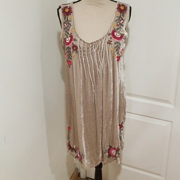 JOHNNY WAS Dresses & Skirts - JOHNNY WAS EMBROIDERED VELVET DRESS S