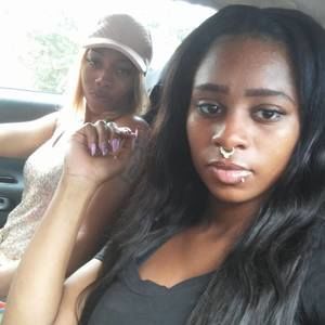 Meet your Posher, Arielle