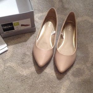 Ballet flats w/ slight heel Ballet flats w/ slight heel