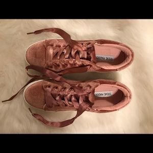 Steve Madden "Bertie-V" Blush Sneakers/ Size: 7.5