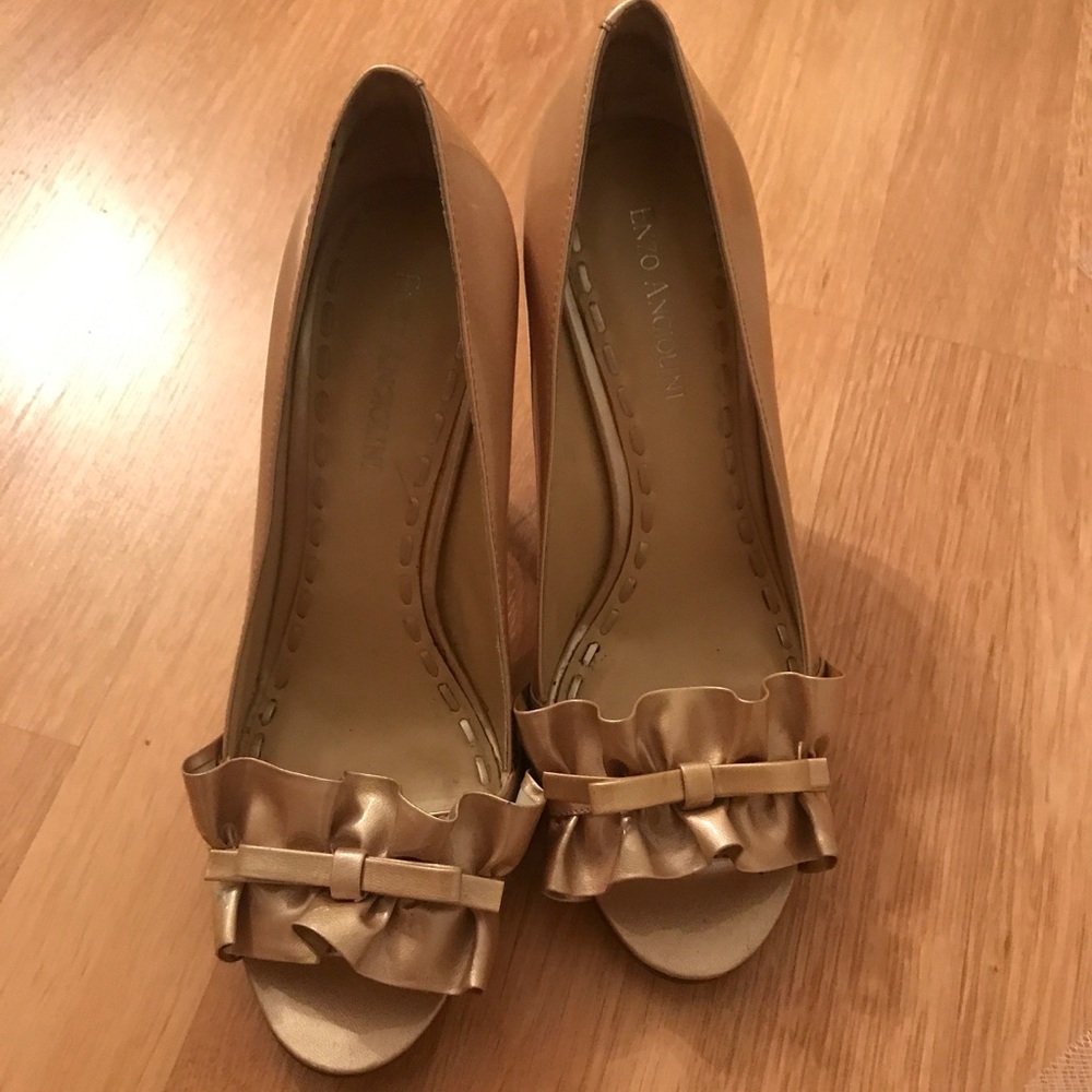 Just REDUCED ! ENZO ANGIOLINI Size 7m For Sale