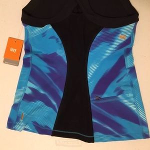 Lucy work out tops,size xs
