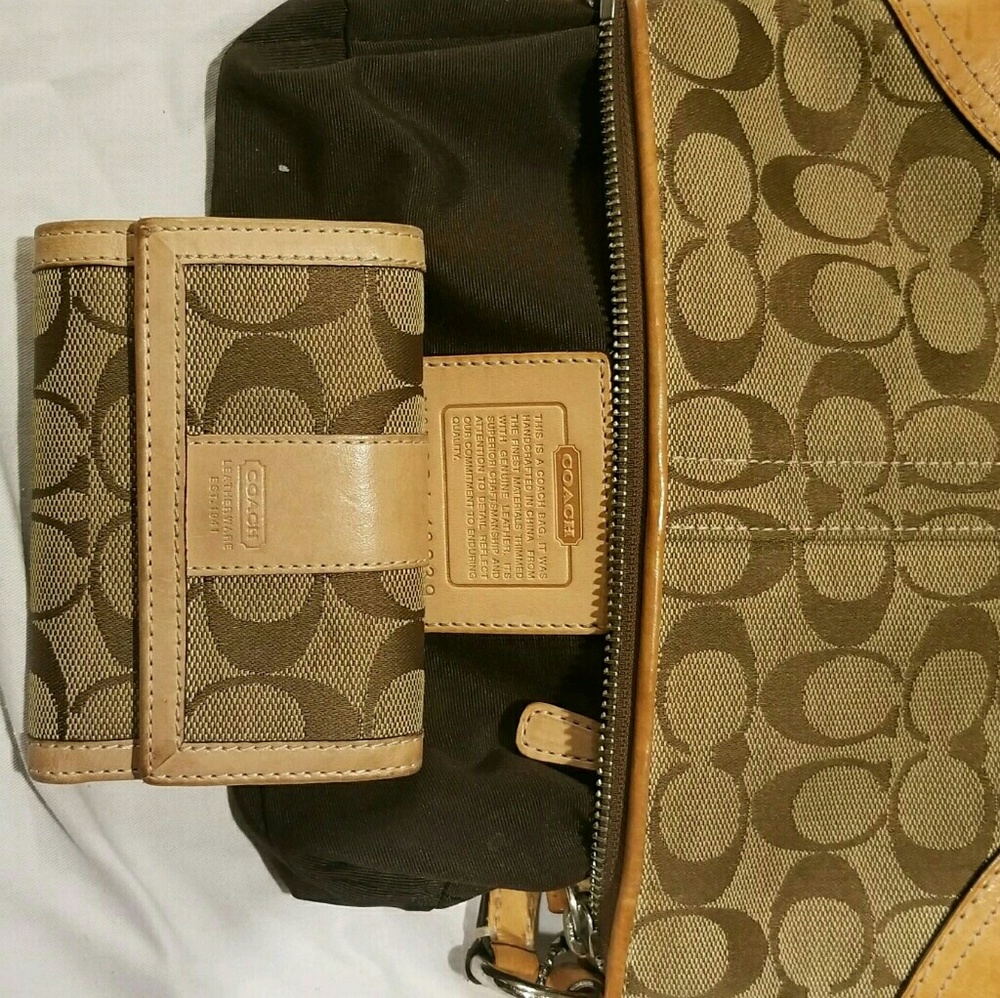 Authentic Coach Wallet - Picture 4 of 4