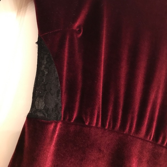 BURGUNDY VELVET BLACK 🖤 LACE MIDI - Picture 2 of 8