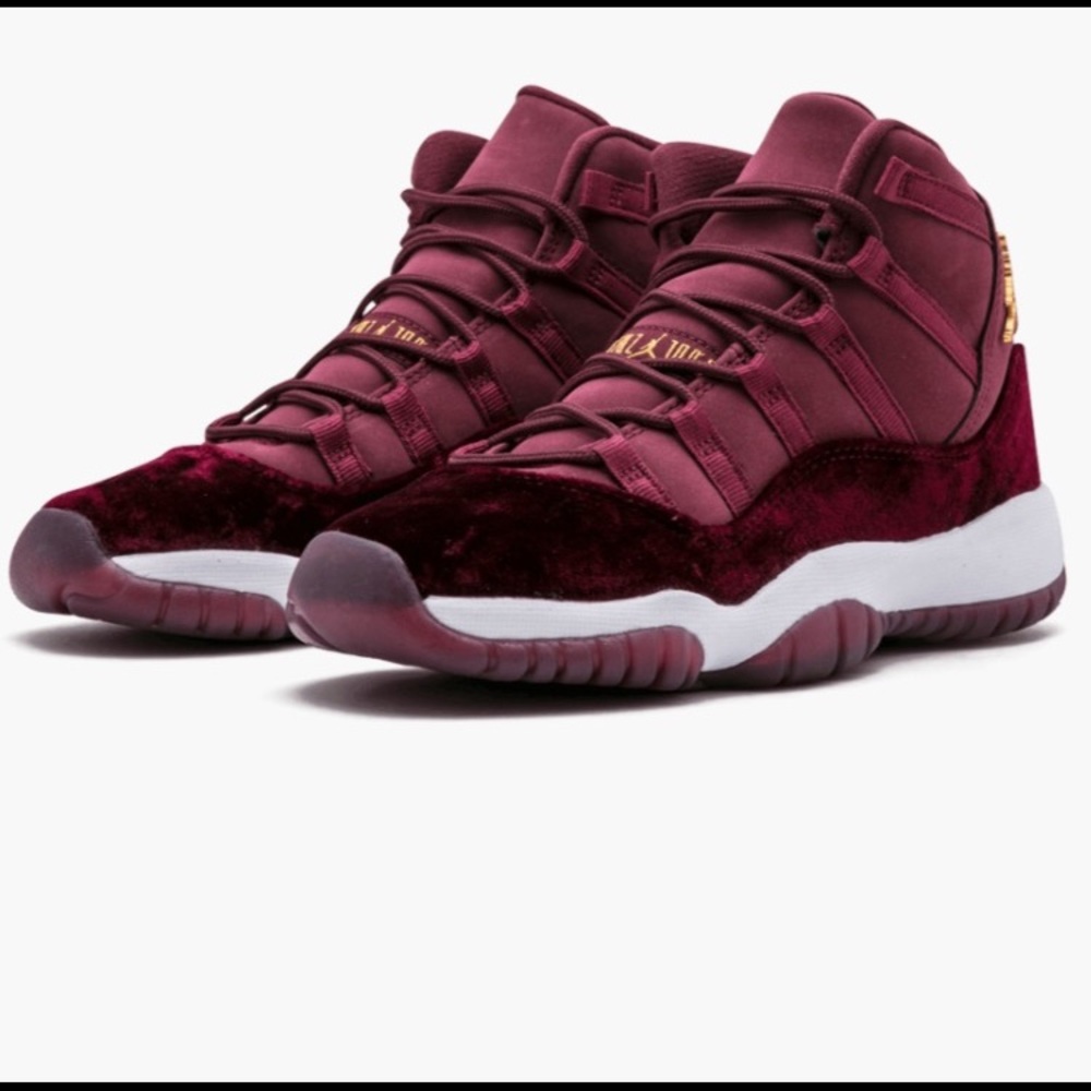 Air Jordan 11 Retro maroon