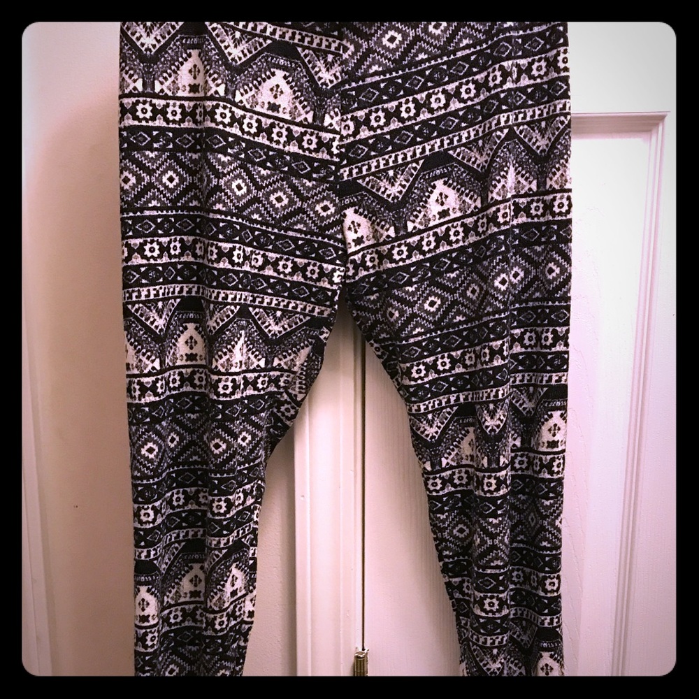 Aztec print leggings