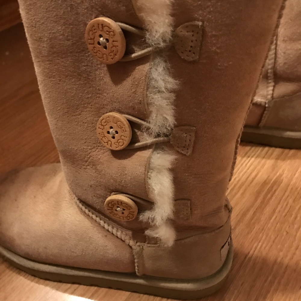 Big Kids Girls Uggs size 3