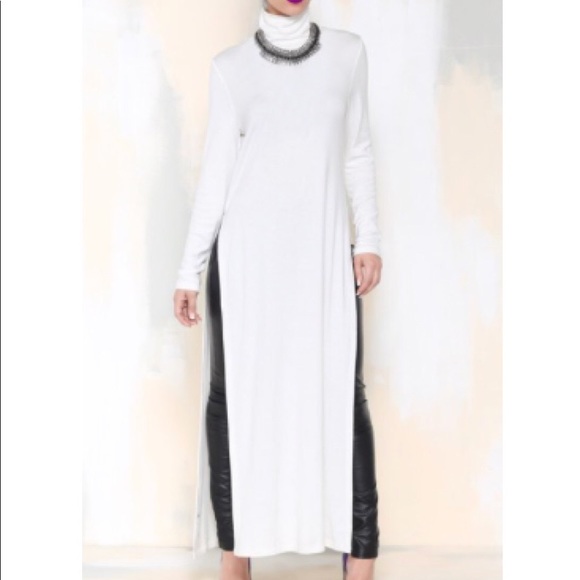 Dresses & Skirts - ⚜️BNWOT⚜️ Long Sleeve High Slit Dress